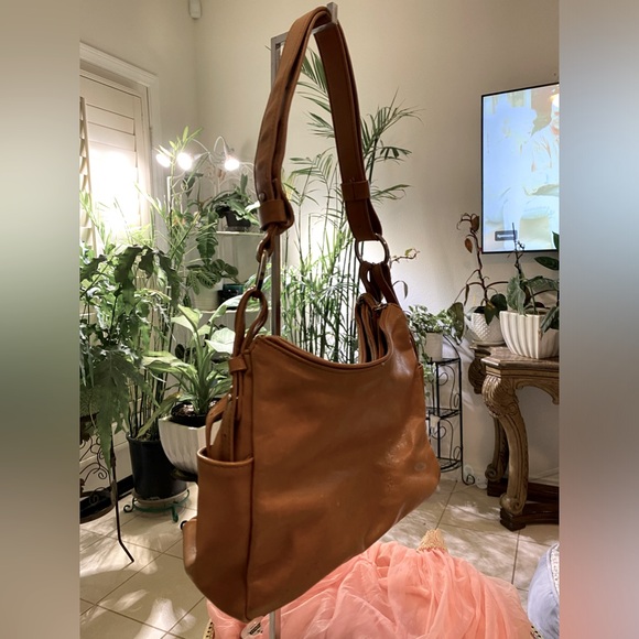 AURIELLE CARAMEL SHOULDER BAG - Picture 3 of 6